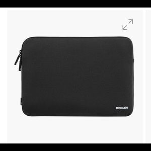 Incase carry sleeve for laptop 13”